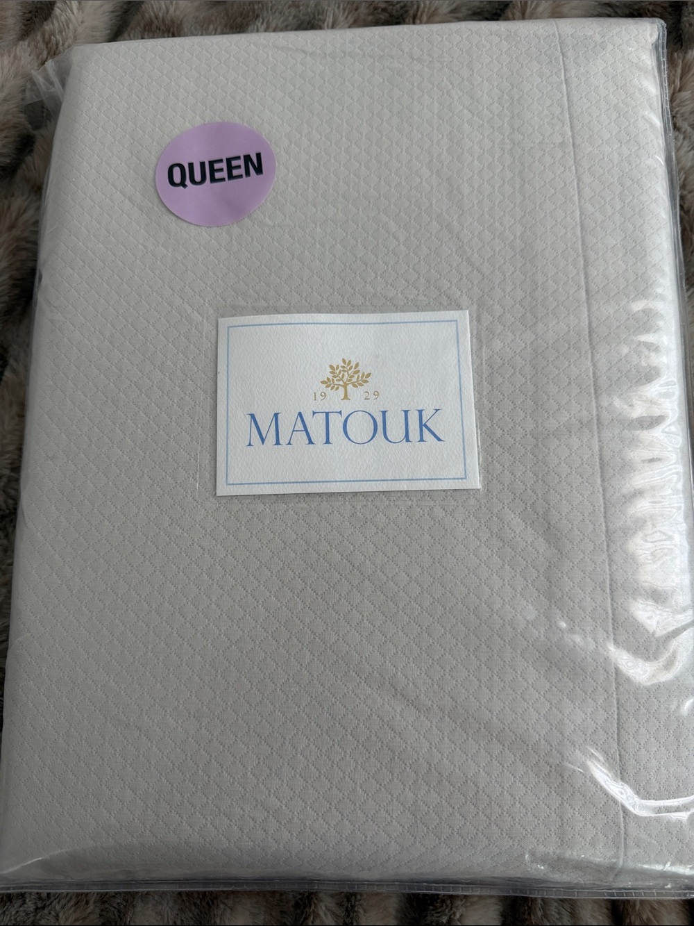 Matouk Elliot 94x97 linen Queen Covered in Light Gray